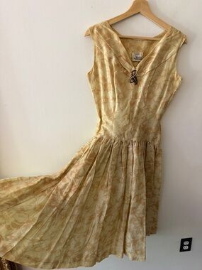 1950s vintage Marlene Pale Yellow Floral Midi Dress with V-Neck